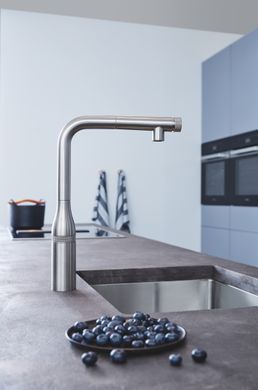 фото Змішувач для кухні з висувним виливом Grohe Essence SmartControl (31615DC0)