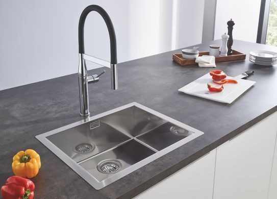 фотографія Змішувач для кухні з гнучким виливом Grohe Essence New (30294000)