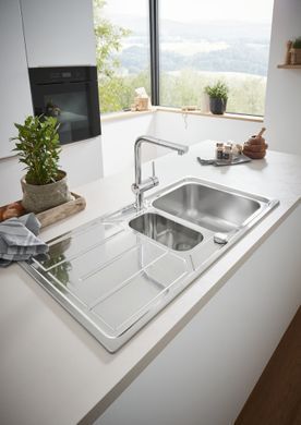 фото Змішувач для кухні з висувним виливом Grohe Minta (32168000)