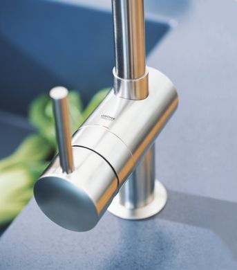 фото Змішувач для кухні з висувним виливом Grohe Minta (32168000)