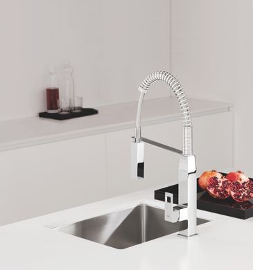 фото Змішувач для кухні з гнучким виливом Grohe Eurocube (31395000)
