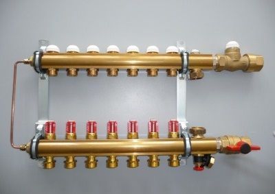 фотографія COMPACTFLOOR Light SK, виконання без насосу. 8 відводів. Готовий до монтажу модуль регулювання систем підлогового опалення, підключення знизу з відводом під кутом 90&deg;.